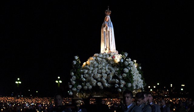 La población portuguesa (10,3 millones de personas, 89% de ellas católicas) tendrá una nutrida representación, de allí que el papa hablará en portugués. AFP
