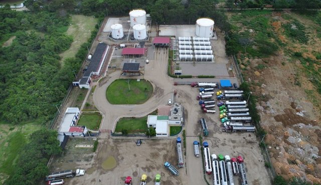 La medida de cierre impuesta por Corponor no se ha llevado a cabo, pues los trabajadores de la planta han impedido que la diligencia se cumpla. La orden de cierre fue impuesta a mediados de marzo. Archivo