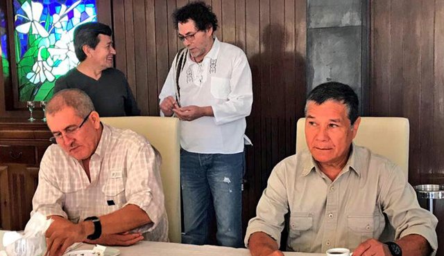 Durante tres días, los jefes del Eln estuvieron reunidos en Cuba con los comandantes de las Farc, para compartir criterios sobre los procesos de paz. Tomada de internet