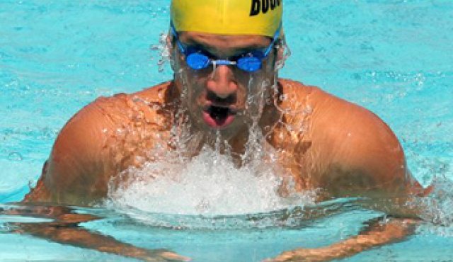 El nadador bogotano Omar Pinzón es el vigente campeón mundial en la prueba de los 200 metros espalda de natación. colprensa
