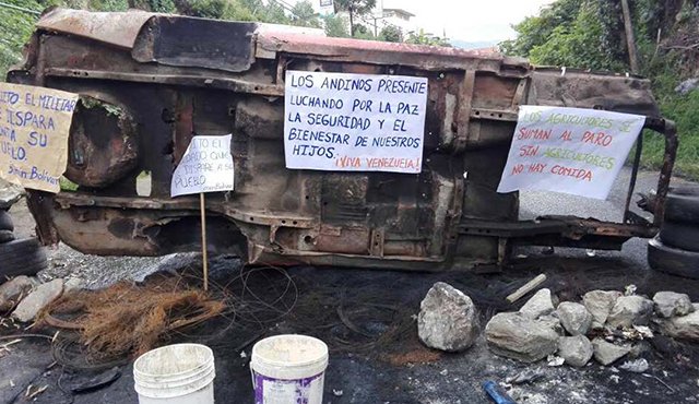 Durante la última semana, por bloqueos de vías dejaron de llegar al Táchira 280 gandolas de combustible y 33 con gas doméstico. Internet