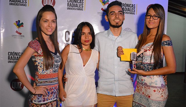 Estudiantes ganadores de la materia radio II. Yeymy Pinto, Loreiny Avendaño, Bruce Guerrero y Tatiana Ruiz Bayona. Cortesía