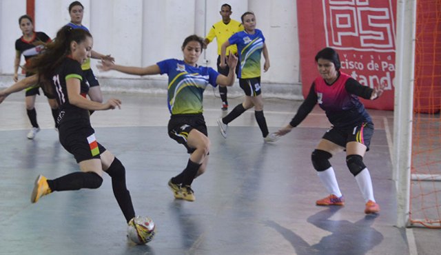 En el coliseo de la UFPS como en la cancha de fútbol se vienen cumpliendo los Juegos Universitarios Departamentales, clasificatorio al zonal de Yopal. Edinsson Figueroa