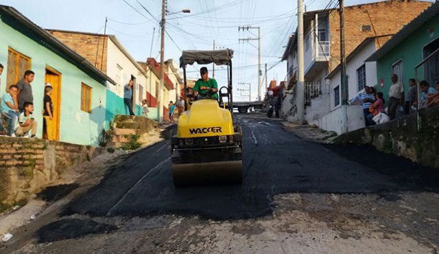 Por medio del programa comunidad-gobierno se logró la pavimentación en asfalto de la entrada al barrio Simón Bolívar de Ocaña. Javier Sarabia