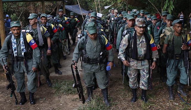 La discusión la agitó uno de los integrantes de las Farc, Jesús Santrich, quien aseguró que la próxima semana no puede terminar la dejación de las armas. Archivo