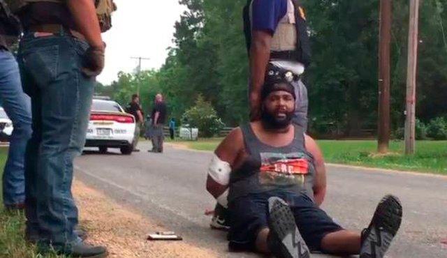 No se han presentado cargos contra el sospechoso, quien fue arrestado en Brookhaven. Captura de video