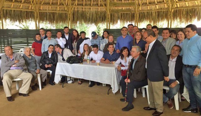 En marzo pasado, durante un encuentro con el expresidente Uribe, los integrantes del Centro Democrático en Norte de Santander se comprometieron a crear condiciones de cordialidad y respeto entre sí. Archivo