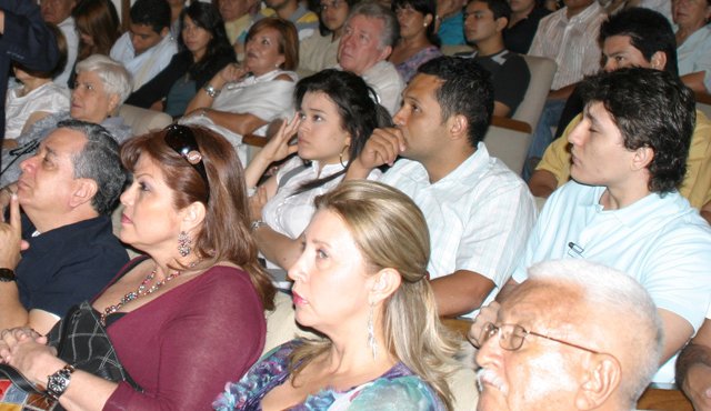 La entrada al conversatorio es totalmente gratuita. Archivo La Opinión