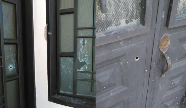 Los disparos quedaron en la puerta de la casa y rompieron algunos vidrios de las ventanas. Tomada de Twitter