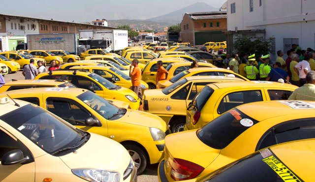 Al paso que vamos, la movilidad en las calles de Cúcuta será cada vez más difícil ante la gran cantidad de taxis que circulan por sus calles. Alfredo Estévez