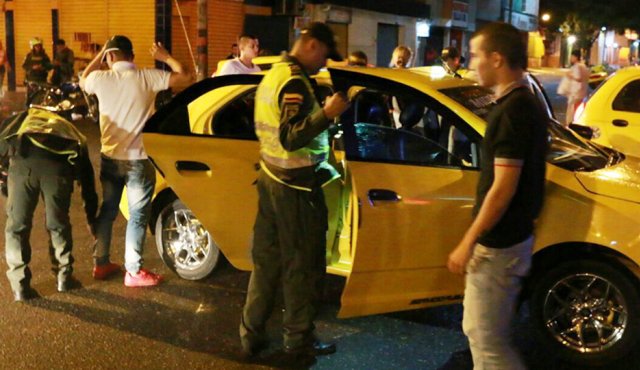 Con el Plan Avispa, la Policía adelanta requisas sorpresivas en vías, parques y en negocios. Alfredo Estévez