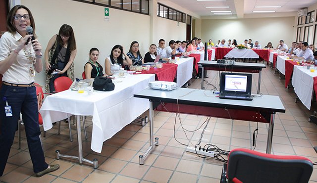 Mónica Fonseca, gerenta de Proempresas, presentó las líneas de investigación de la entidad en el encuentro número 24 del Comité Universidad Empresa Estado CUEE. Obando