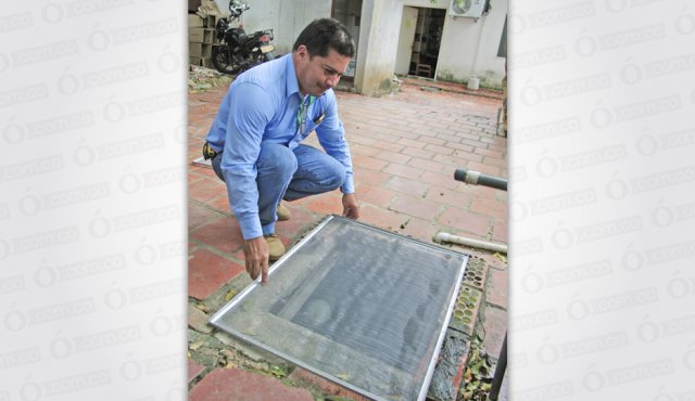 En el barrio Santander de Villa del Rosario, las autoridades sanitarias vienen desarrollando este plan que busca erradicar los mosquitos. Mario Caicedo