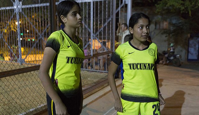 Katherin Orellano (Izq.) y Pamela Delgado forman parte del esquema ofensivo de Tucunaré F.C. Juan Pablo Cohen