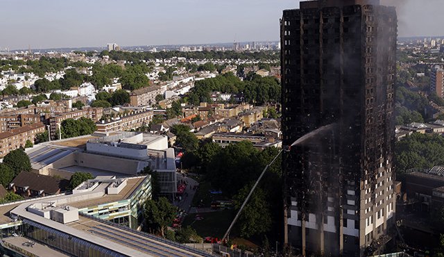 Cerca de 600 personas vivían en ese inmueble de 120 apartamentos. AP