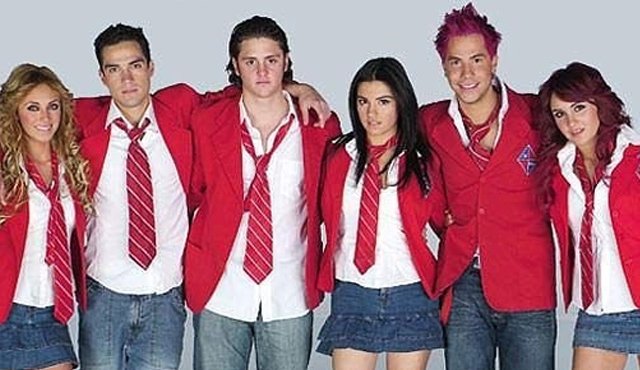 En la entrevista que Damián concedió al programa Cuéntamelo Ya no se refiere a RBD, pero sí dice que está preparando una serie juvenil Tomada de Internet
