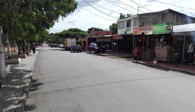 Esta es la avenida 4, una de las principales arterias viales del municipio de Los Patios, Allí podrán circular vehículos en un solo sentido desde la calle 38 hasta la 28. Johan García