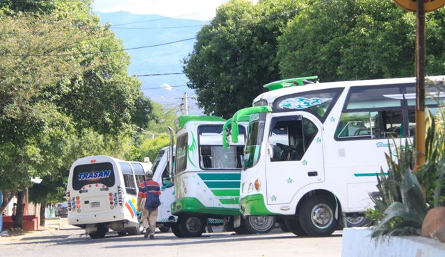 En este sector del barrio Rudensindo Soto , las busetas parqueadas han generado inconformidad en la comunidad. Obando