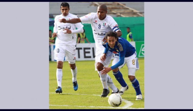A Millonarios sólo le duró la alegría una semana, al caer por segunda vez consecutiva en El Campín 2-0. Esta vez frente al Once Caldas. colprensa