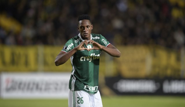 Yerry Mina fue el jugador colombiano más elogiado por la revista World Soccer. AFP