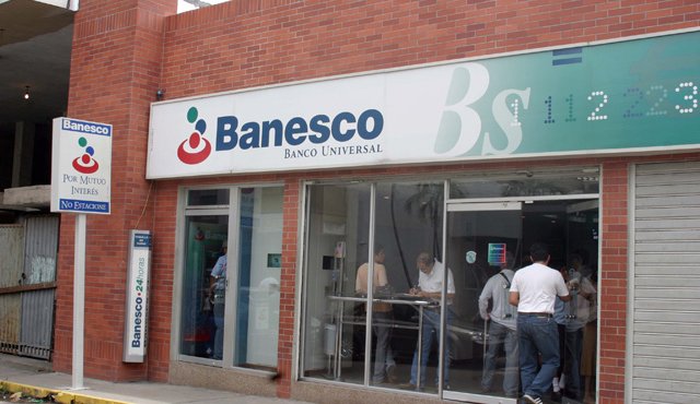 Los clientes y pensionados tendrán que trasladarse hasta la ciudad de San Cristóbal para hacer sus operaciones bancarias. Archivo