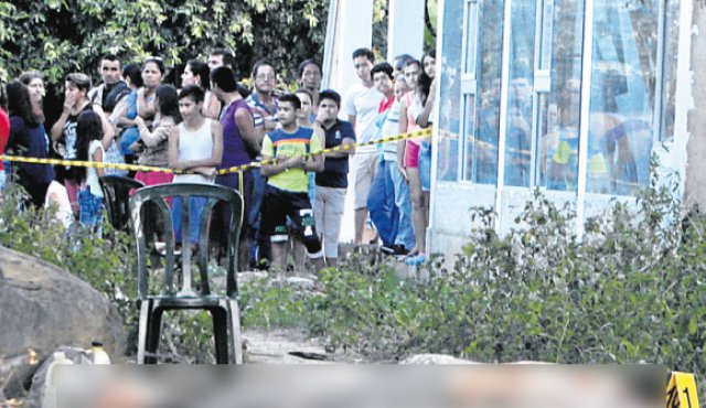 El hombre quedó en medio del embudo y la gasolina. Cristian Herrera