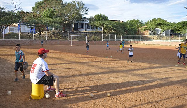 Los entrenamientos son todos los martes y miércoles de 3:00 a 6:00 p.m. y los sábados de 10:00 a.m. a 12:00 p.m. Edinsson Figueroa