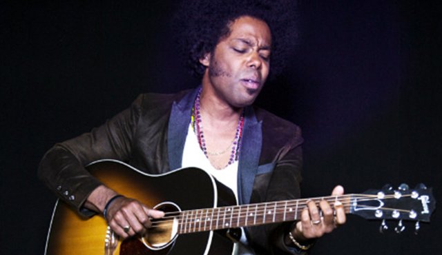 Alexis Puentes, conocido en la música como Alex Cuba. Cortesía