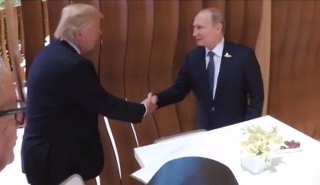 El esperadísimo encuentro Trump-Putin tiene lugar en una ciudad tomada por las fuerzas de la policía. Twitter