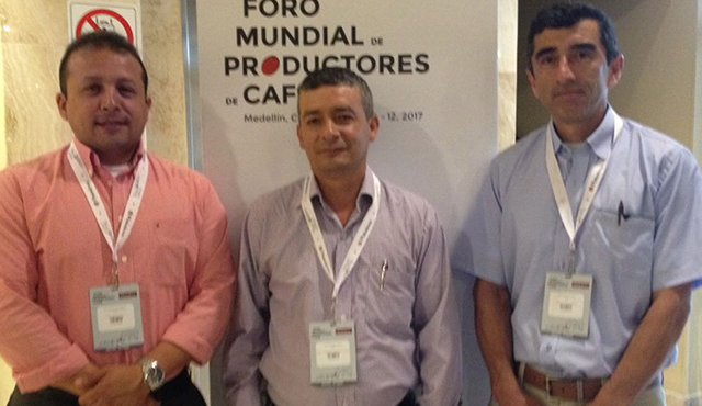 Ricardo Mendoza Velero, Nelson Becerra Peña y Edgar Santos. René Mora