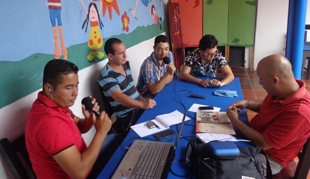 La participación de líderes comunales es la base de las transmisiones. Cortesía