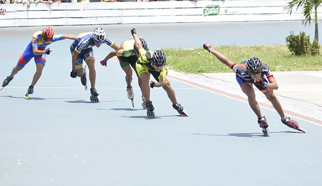 El patinaje nortesantandereano sigue en constante crecimiento, y clara muestra de ello fue la nutrida participación de deportistas que tuvo este fin de semana la Primera Válida Departamental de la temporada 2017-2018. Edinsson Figueroa