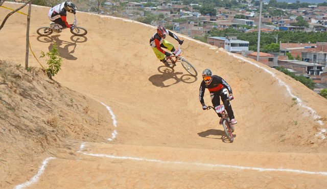A pesar de ser un escenario netamente recreativo, la pista de Cañofístolo le ofrece a los deportistas un espacio para desarrollar sus capacidades. Edinsson Figueroa