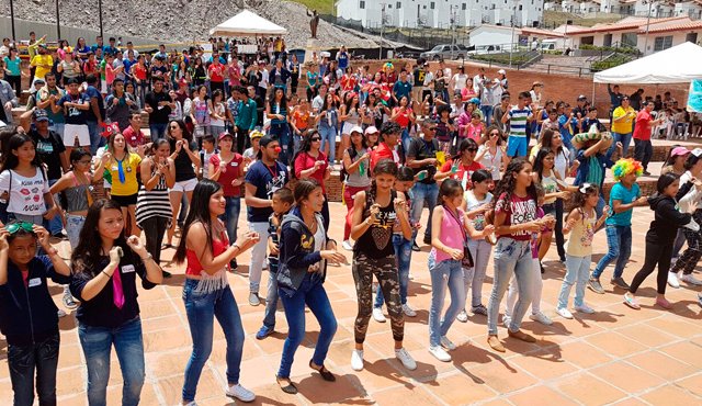 Un total de 300 jóvenes se reunieron este domingo 16 de julio en el nuevo casco urbano, coordinados por los integrantes de Diverarte, agrupación juvenil de gramaloteros. Cortesía