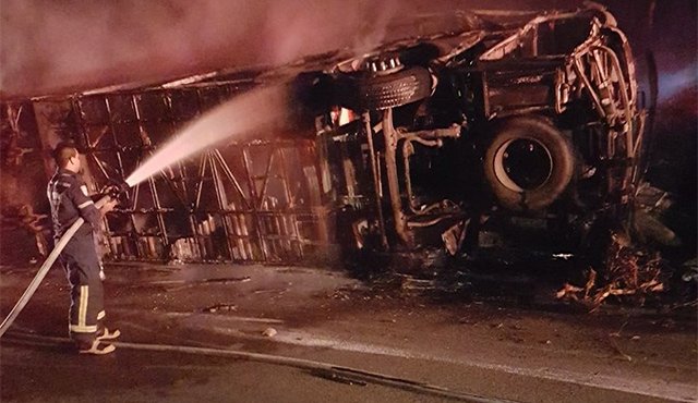Al parecer el accidente se habría producido porque el vehículo que cargaba gasolina, no llevaba las luces prendidas. Tomada de Twitter