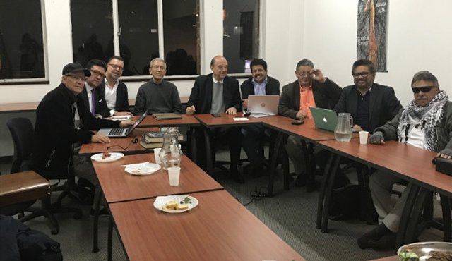 Aspecto de la reunión sostenida entre las Farc y exjefes paramilitares Tomada de internet