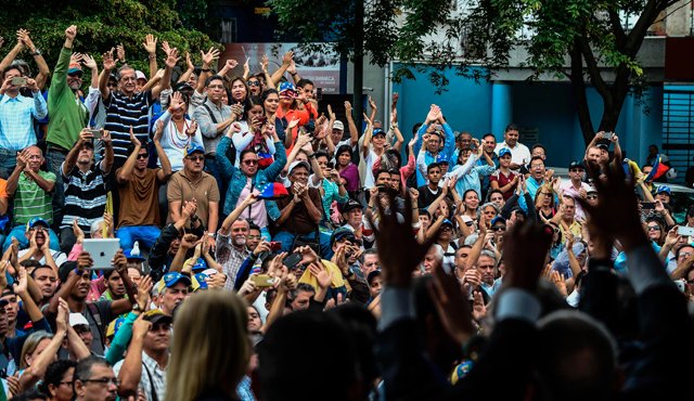 Cada vez que la oposición ha intentado marchar hacia el centro de Caracas, los manifestantes son bloqueados por los cuerpos de seguridad. AAFP
