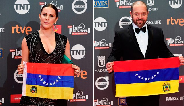 La actriz Malena González y el actor y director Miguel Ferrari mostraron un "acto de rebeldía para llamar la atención sobre el terrible momento que vive Venezuela". AFP
