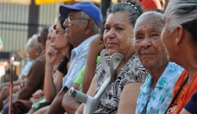 Según Ángela María Robledo, solo el 63 % de las personas mayores en Colombia tienen pensión. Colprensa