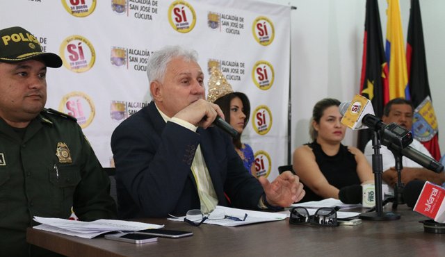 César Rojas Ayala, alcalde de Cúcuta, ofreció el martes una rueda de prensa para presentar el balance de la Feria de Cúcuta, que se llevó a cabo del 19 al 23 de julio. Cortesía