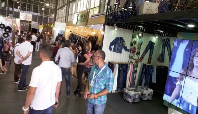 El yin es la prenda representativa de la industria textil de Norte de Santander. En la foto, se observa las confecciones de los empresarios del departemento en Colombiamoda, feria que culmina hoy en Medellín. Jorge Ríos