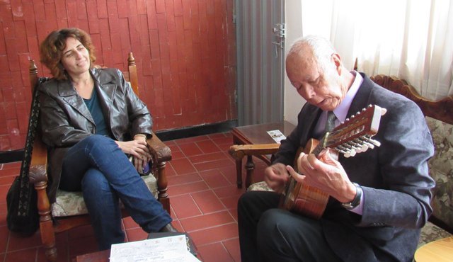 El maestro Carlos Conde se reunió en su vivienda, en Pamplona, con la directora del Museo Casa del General Santander, Susana Quintero. Roberto Ospino
