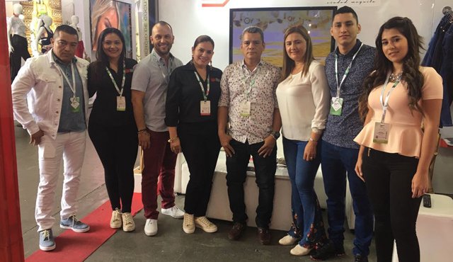 Sergio Ramírez, Claritza Ferrer, Yeiro Portillo, Ayllen Parra, Jose Mauricio López, Diosenith Quintero, Andrés Hernández y Andrea Buitrago, empresarios del sector de yines y de la Cámara de Comercio de Cúcuta. Jorge Ríos