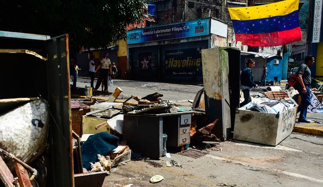 Casi la totalidad de los centros de votación fueron instalados para la elección de la Asamblea Constituyente en Venezuela el domingo, para cuando la oposición convocó a grandes concentraciones en protesta. AFP