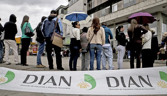 Las personas que mensualmente obtuvieron un ingreso superior a $3,4 millones durante 2016, están obligadas presentar la declaración de impuestos. Colprensa