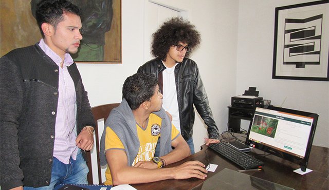 El proyecto, apoyado por el Ministerio de Tecnologías de la Información y las Comunicaciones, fue creado por Jean Carlos Velasco, Juan Carlos Carvajal y Eduardo Pinedo. Roberto Ospino