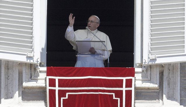 Tras su visita a Chile, Francisco llegará a Lima la tarde del jueves 18 de enero, y al día siguiente, luego de reunirse con el presidente peruano, Pedro Pablo Kuczynski, visitará Puerto Maldonado. AP