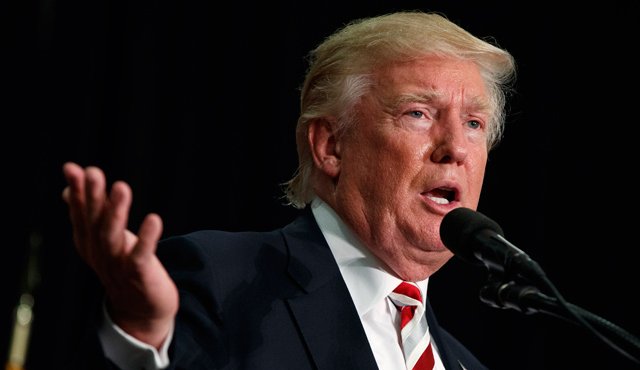 Según el presidente Trump, en Charlottesville, hubo violencia de parte y parte. AP