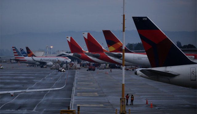 Los principales aeropuertos afectados por las condiciones climáticas adversas son los de Rionegro, Bogotá, Popayán y Armenia. Colprensa