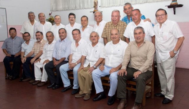 De pie: Édgar Villamizar, Luis Gómez, Jorge Sánchez, Manuel Leal, César Hernández, Pablo Hernández, Álvaro Bustamante, Tulio Villamizar, Manuel Osorio y Luis Zapata. Sentados: Rafael Pineda, Luis Montes, Manuel Bermúdez, Ciro Mora, Orlando Santander, Jose Espinosa, José Lozano, Edgar Romero y Ricardo Ortiz. La Opinión